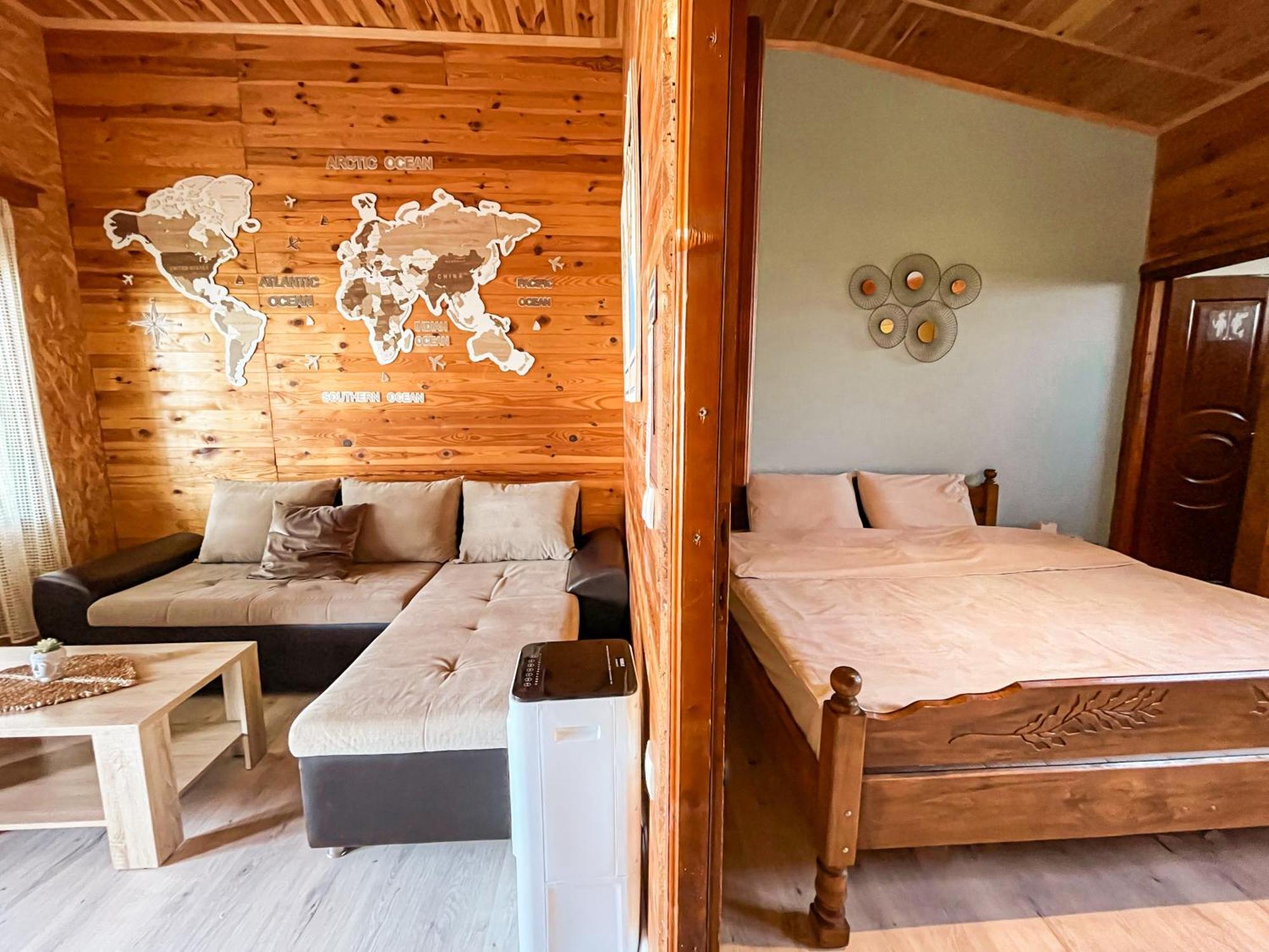 River House Velero